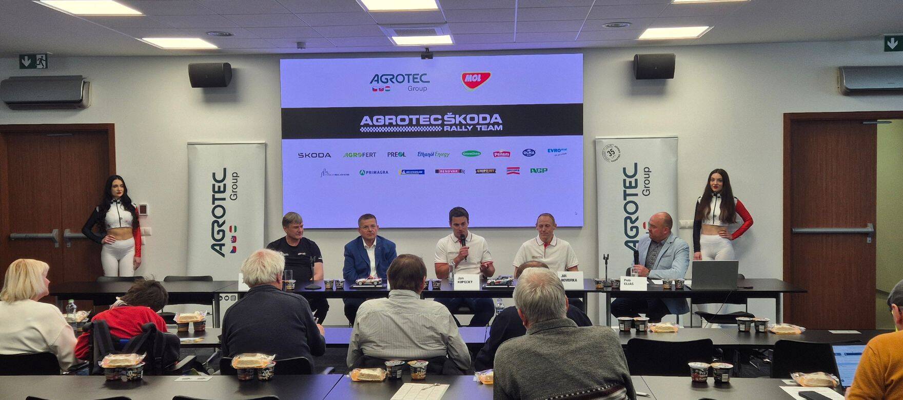 Kopecký a Hovorka odstartují do MČR s novým vozem. Opět věří Škodě