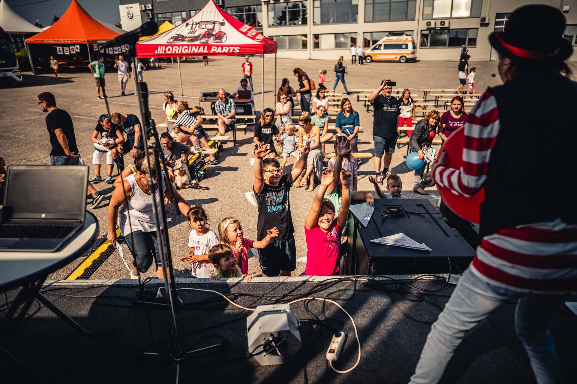 Den otevřených dveří bude větší, AGROTEC ukáže lidem i dílny