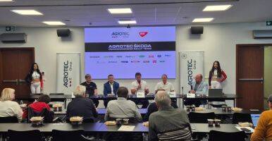 Kopecký a Hovorka odstartují do MČR s novým vozem. Opět věří Škodě