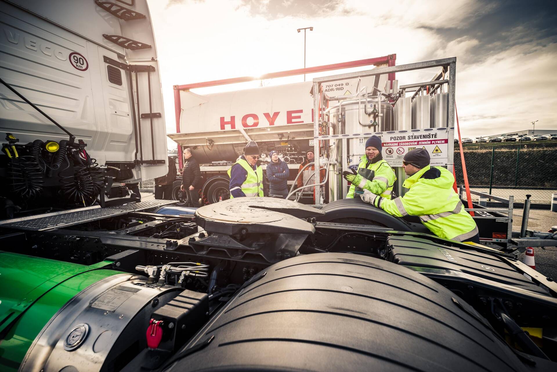 LNG a CNG - jaký je rozdíl a jejich cena? A jak to funguje v dopravě?