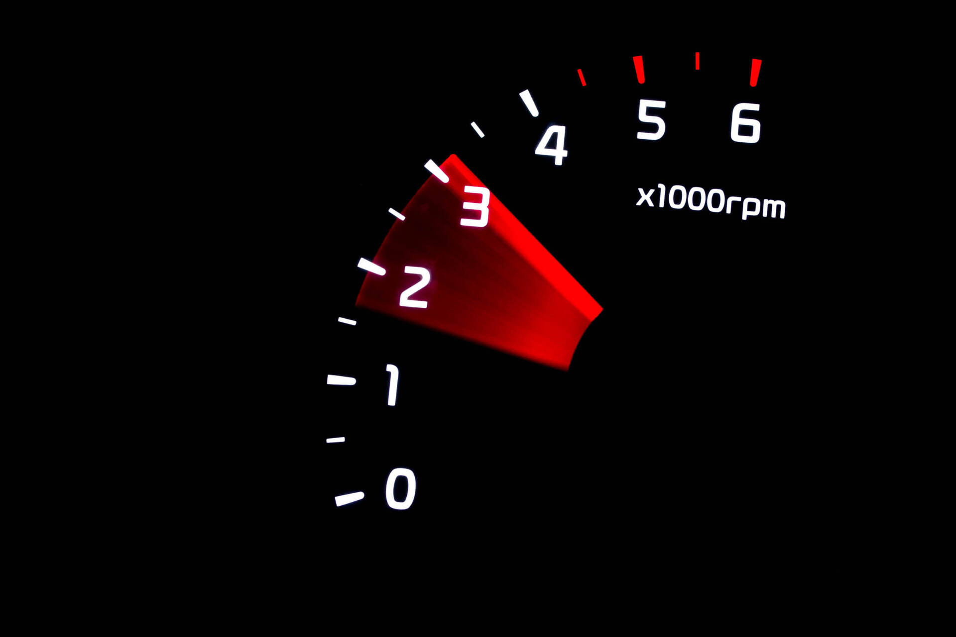 Deset způsobů, jak snížit spotřebu auta